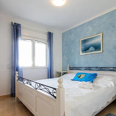Excelente 2-Bed Apartment In Denia Near The Beach *
